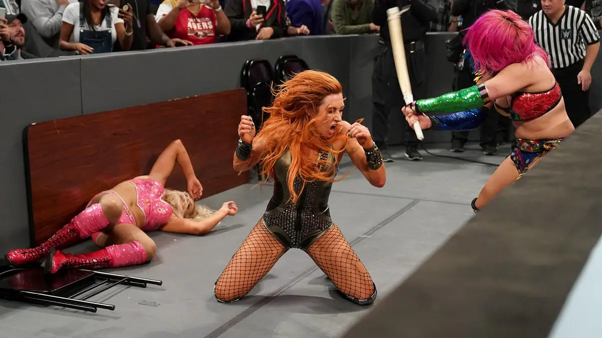 Tlc 2018 asuka becky lynch kendo stick